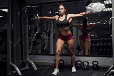 chica-haciendo-poleas-cruzadas
